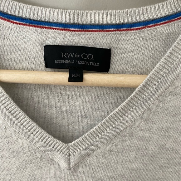 RW&Co lightweight v-neck sweater, large - Picture 2 of 3